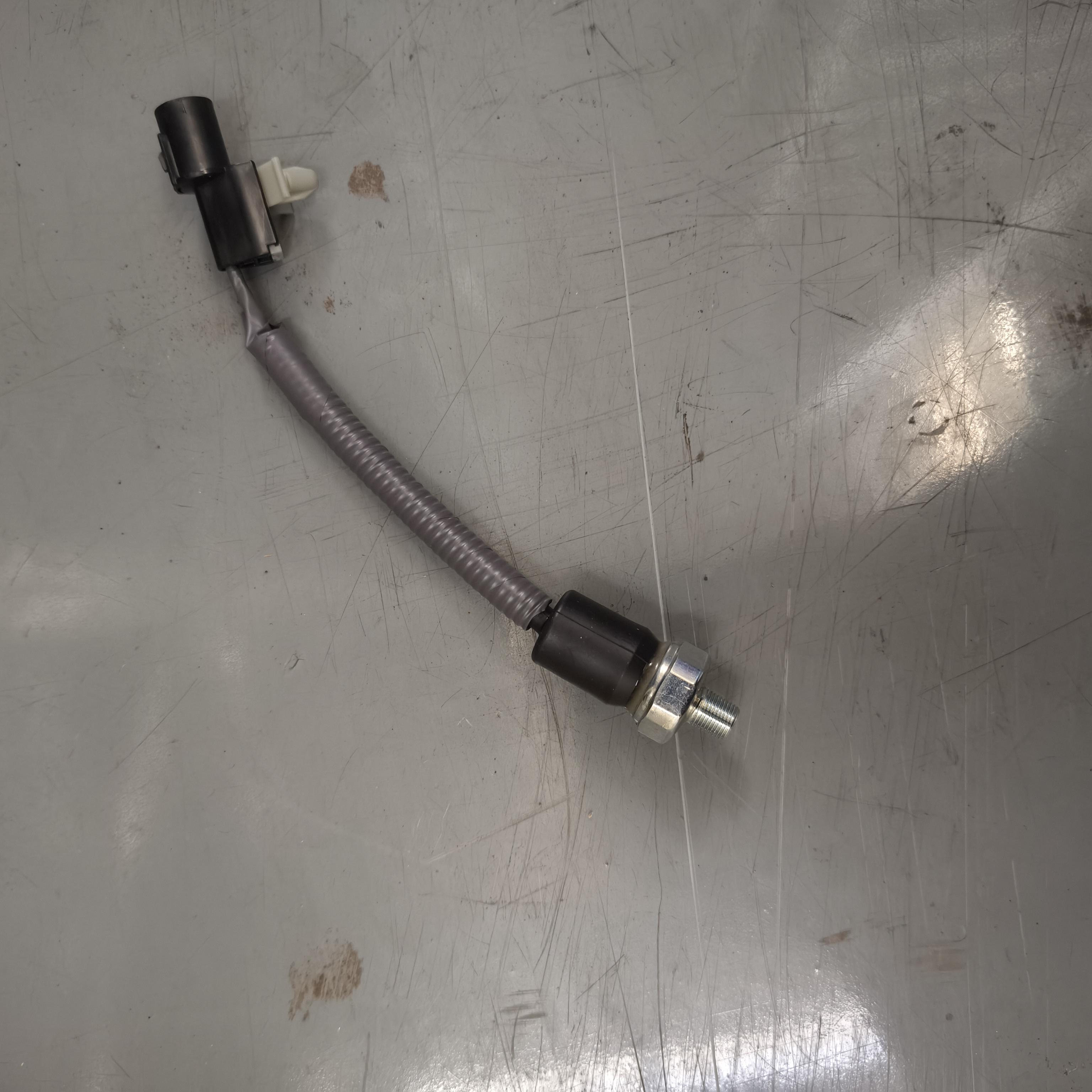 SANY Engine Oil Pressure Sensor 61017933 side view